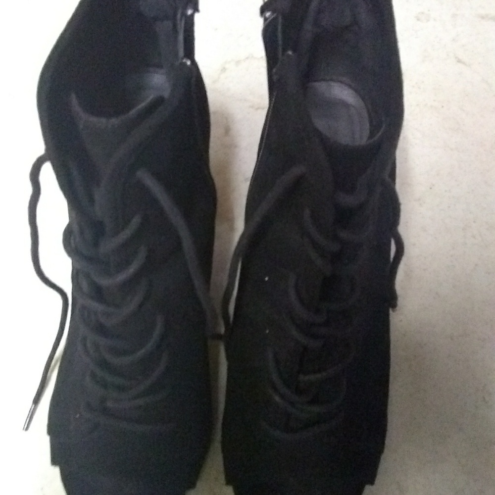 Used suede booties